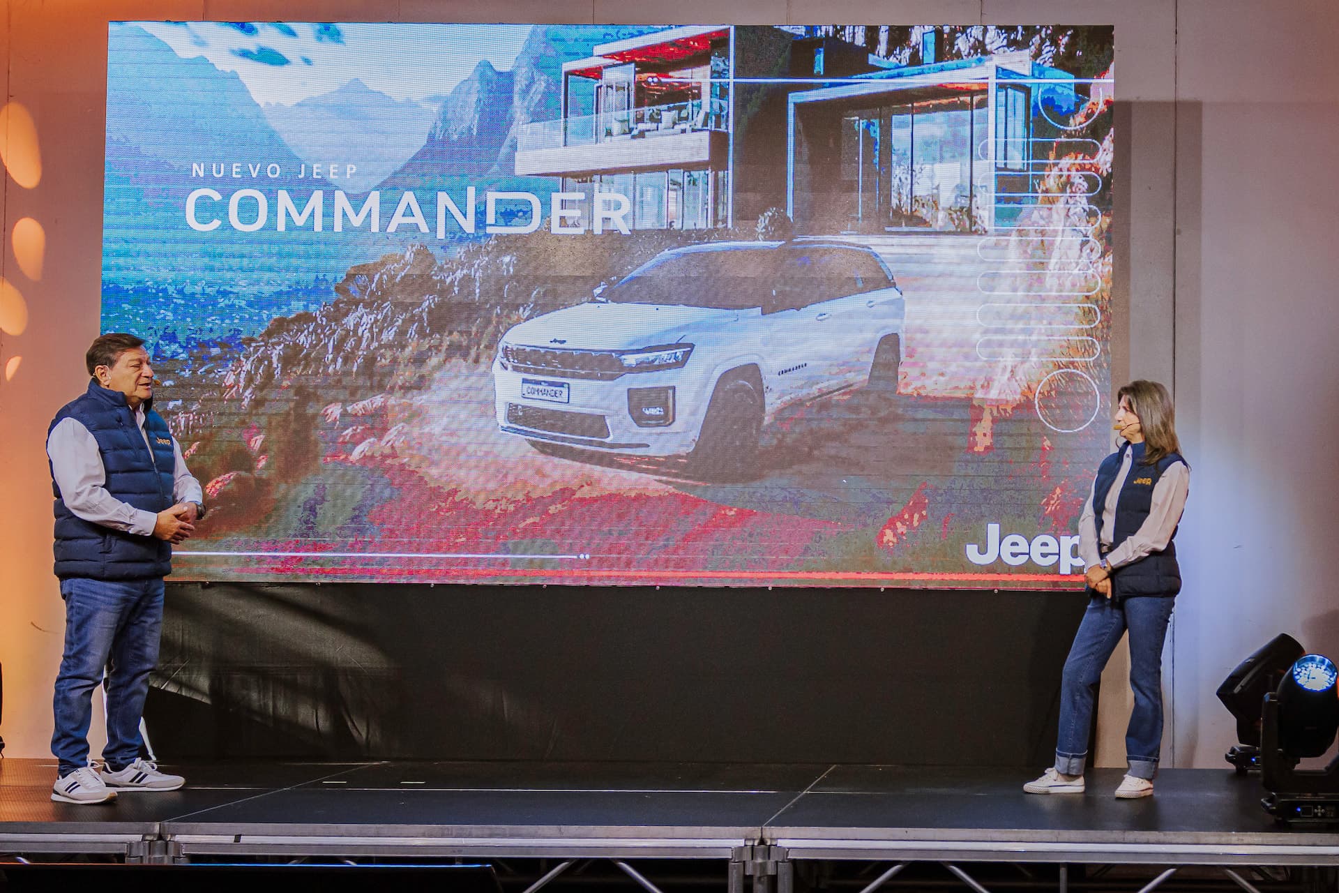 Formación Comercial Jeep Commander 2