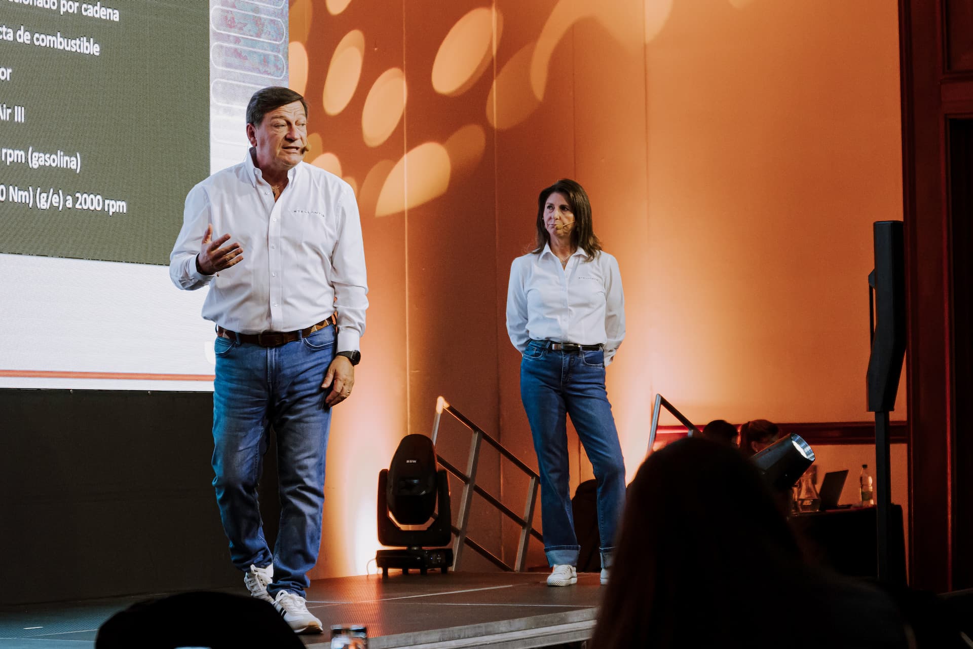 Formación Comercial Jeep Commander 7