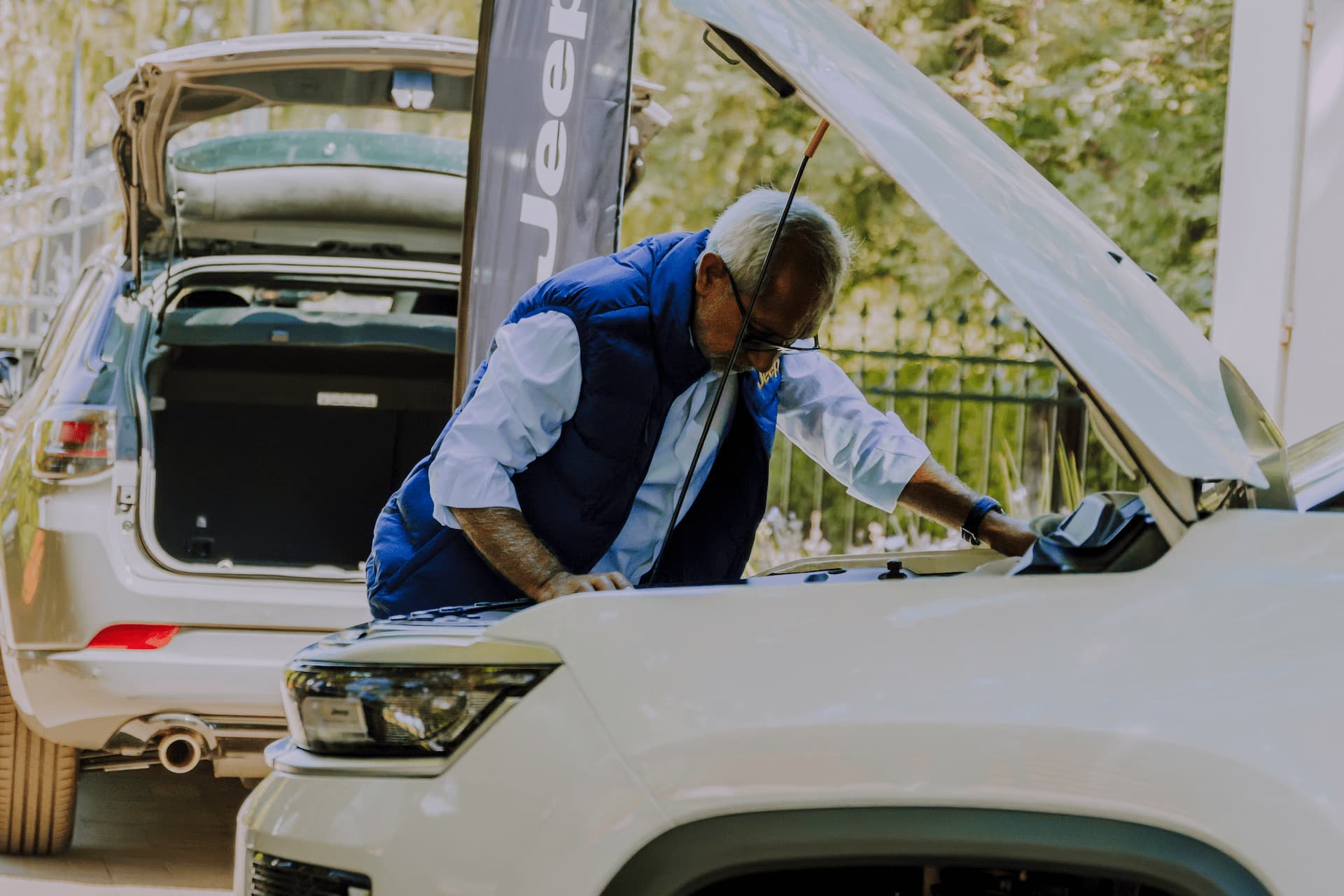 Formación Comercial Jeep Commander 4