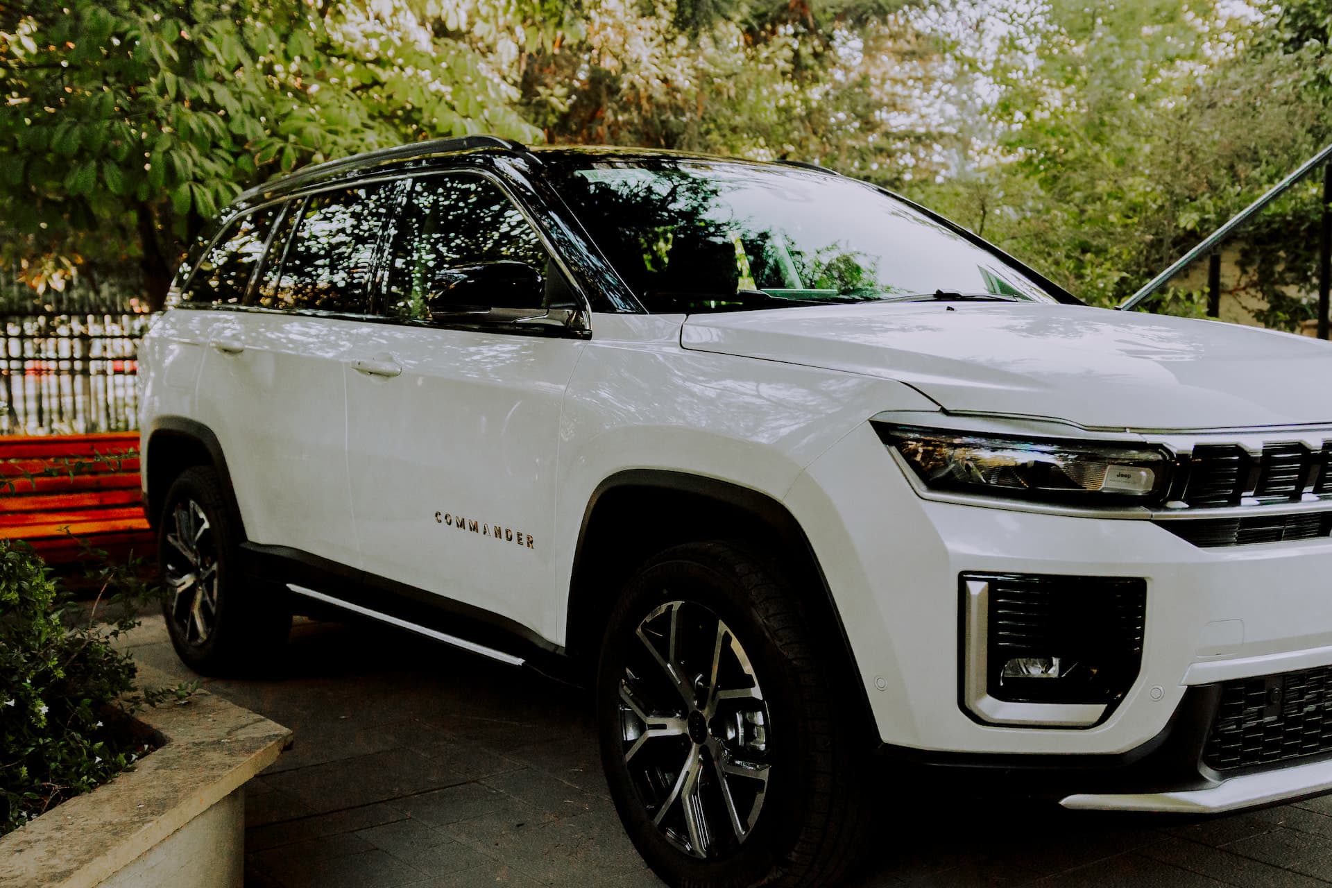 Formación Comercial Jeep Commander 1